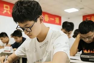 前拜仁总监：任内能签下罗本诺伊尔这些撑起球队的球员，我很骄傲